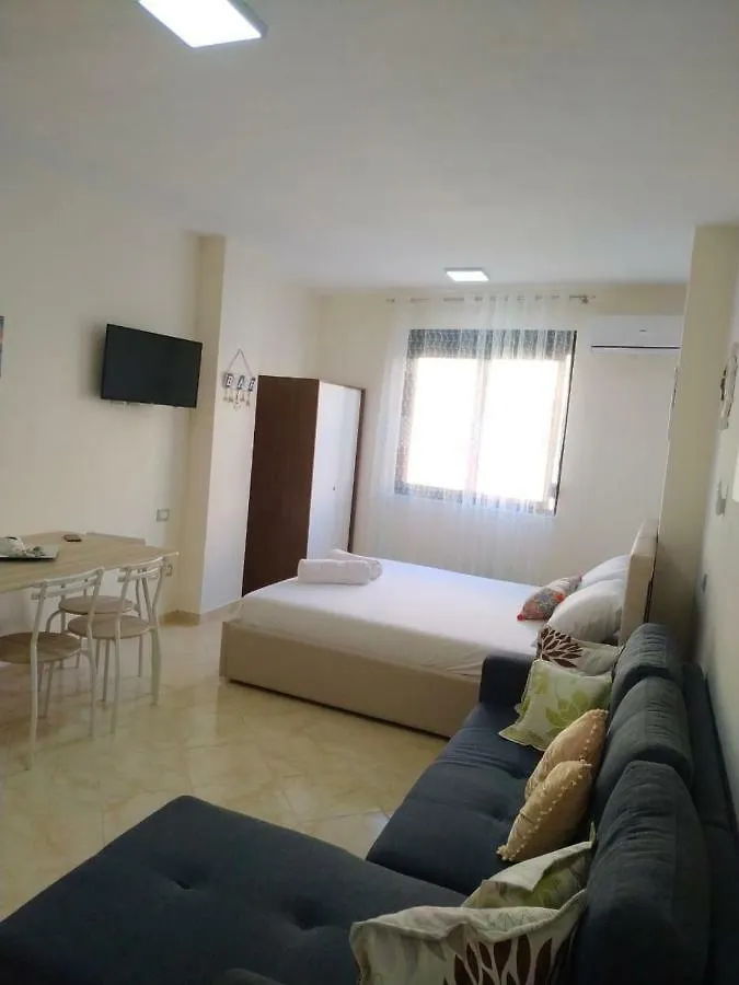 Eva'S Apartment Golem
